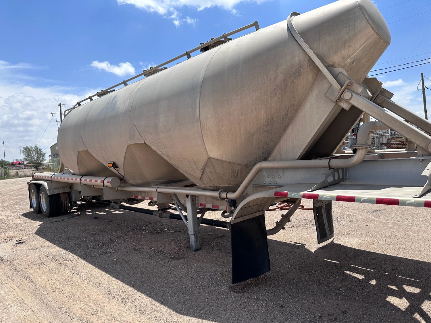 2015 Vantage P42-1000 pneumatic dry bulk cement trailer for sale at SuperMixers, Orlando Florida