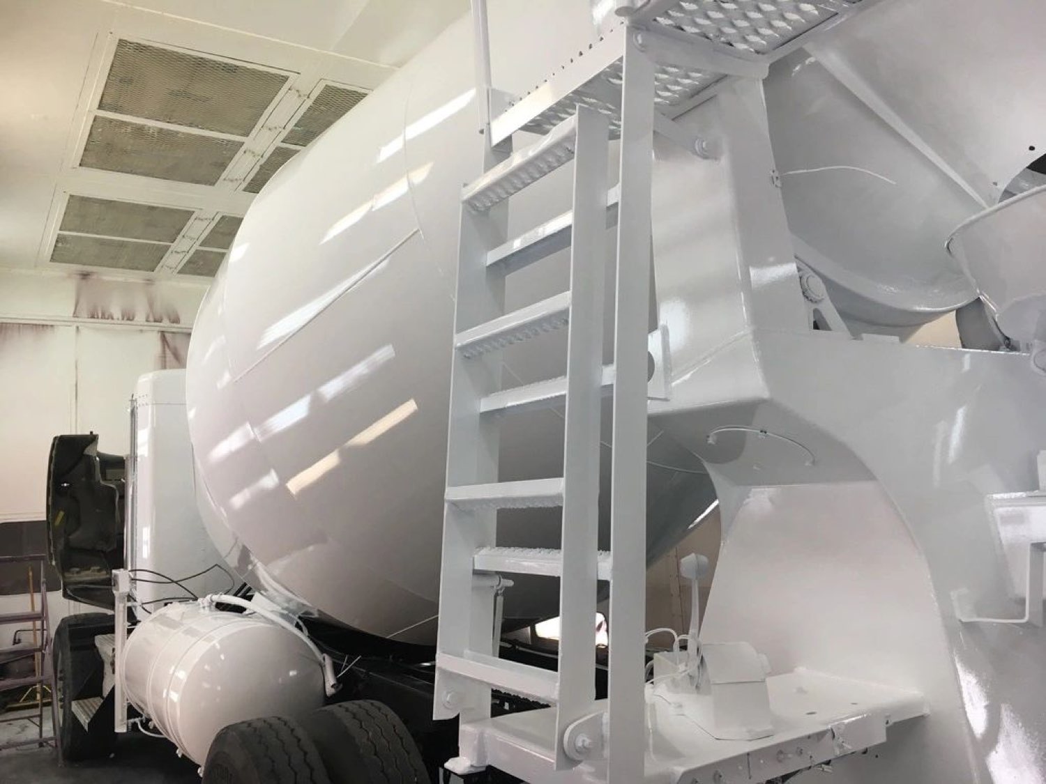 A finished, detailed mixer drum and access ladder ready to ship