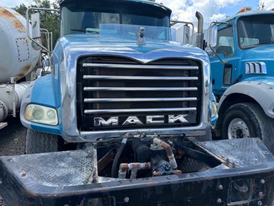 2014 Mack Granite GU813 — photo 2