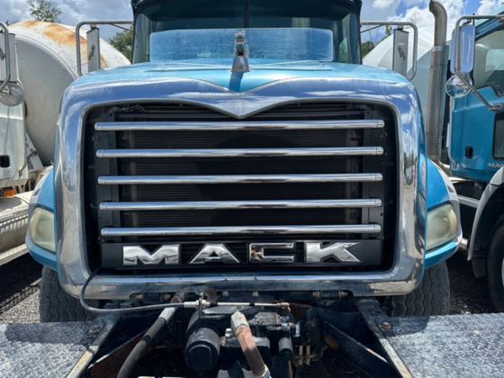 2014 Mack Granite GU813 — photo 9