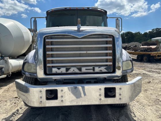 2009 Mack Granite GU813 — photo 2