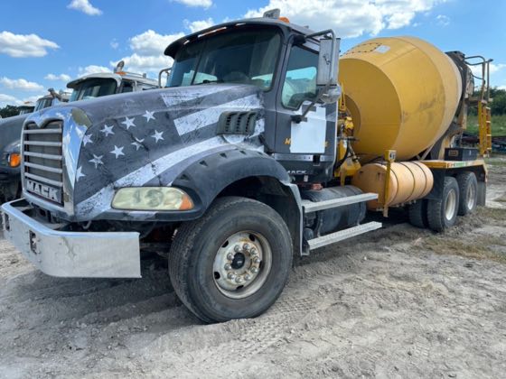 2009 Mack Granite GU813 — photo 3