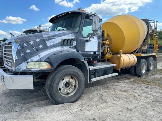 2009 Mack Granite GU813 — photo 4