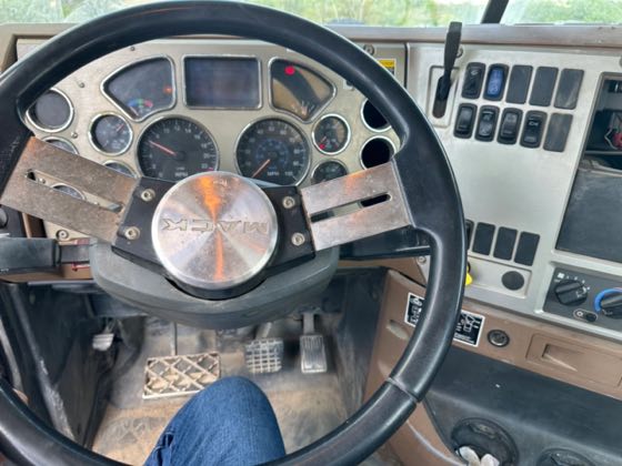 2009 Mack Granite GU813 — photo 6