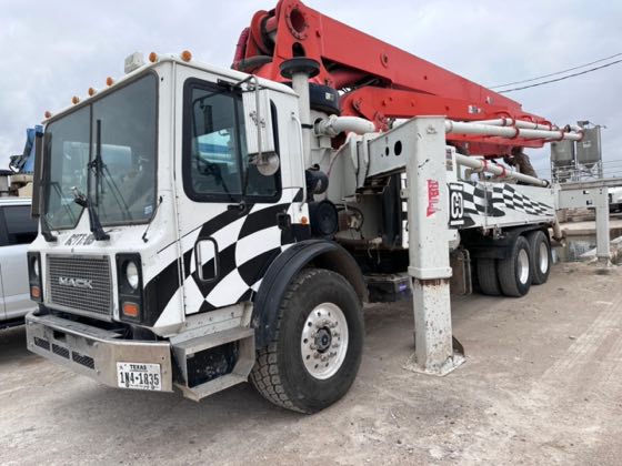 2003 Mack MR688S with 39-metre Schwing boom pump — photo 4