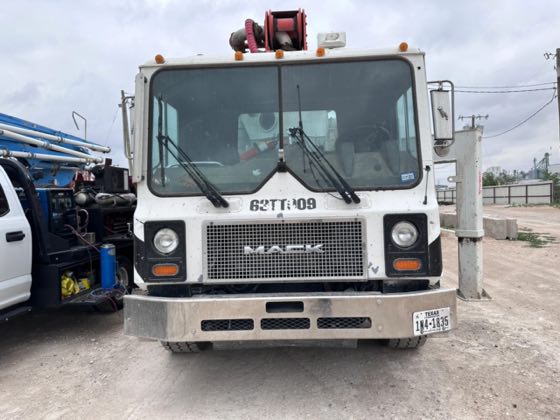 2003 Mack MR688S with 39-metre Schwing boom pump — photo 7