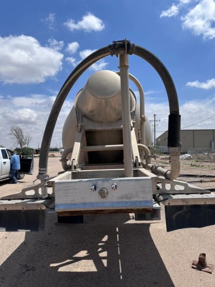 2015 Vantage P42-1000 pneumatic dry bulk cement trailer — photo 5