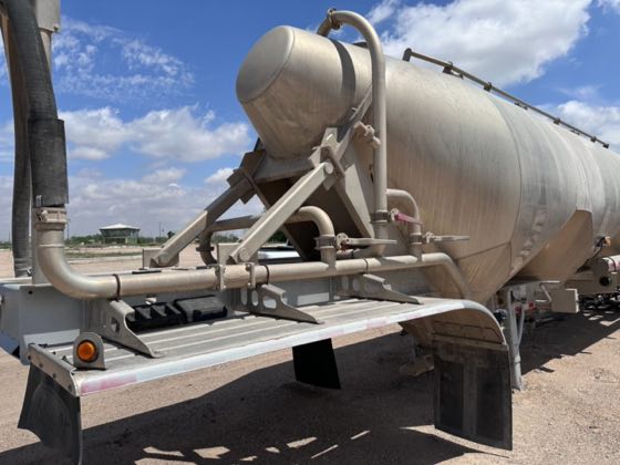 2015 Vantage P42-1000 pneumatic dry bulk cement trailer — photo 7