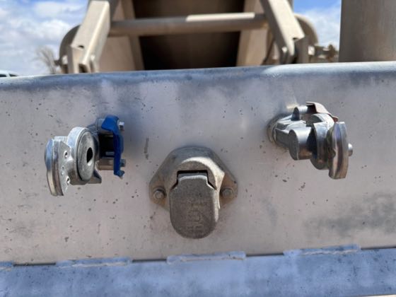 2015 Vantage P42-1000 pneumatic dry bulk cement trailer — photo 8