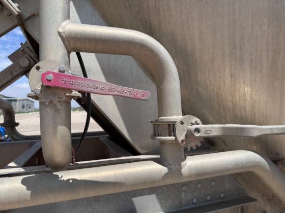 2015 Vantage P42-1000 pneumatic dry bulk cement trailer — photo 9