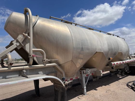 2015 Vantage P42-1000 pneumatic dry bulk cement trailer — photo 10
