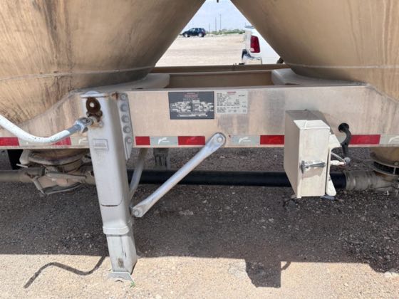 2015 Vantage P42-1000 pneumatic dry bulk cement trailer — photo 15