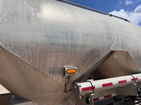 2015 Vantage P42-1000 pneumatic dry bulk cement trailer — photo 16