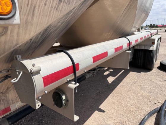 2015 Vantage P42-1000 pneumatic dry bulk cement trailer — photo 18