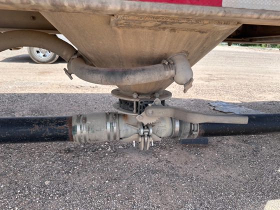 2015 Vantage P42-1000 pneumatic dry bulk cement trailer — photo 19
