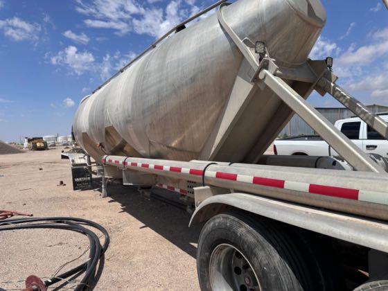 2015 Vantage P42-1000 pneumatic dry bulk cement trailer — photo 21