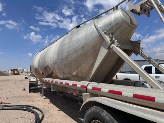 2015 Vantage P42-1000 pneumatic dry bulk cement trailer — photo 22