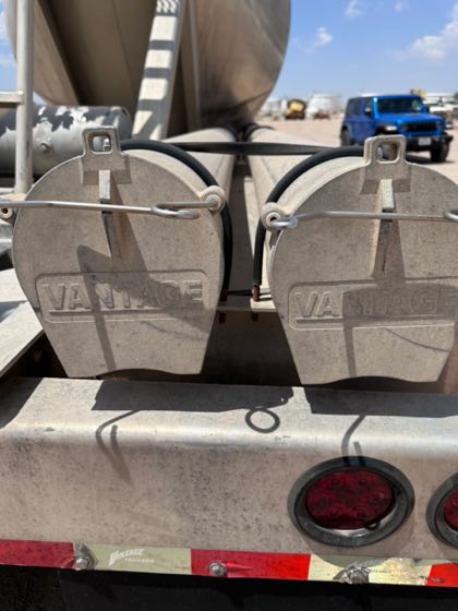 2015 Vantage P42-1000 pneumatic dry bulk cement trailer — photo 27