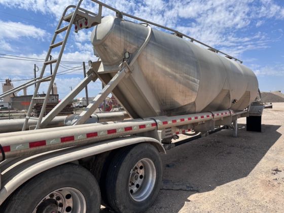 2015 Vantage P42-1000 pneumatic dry bulk cement trailer — photo 28