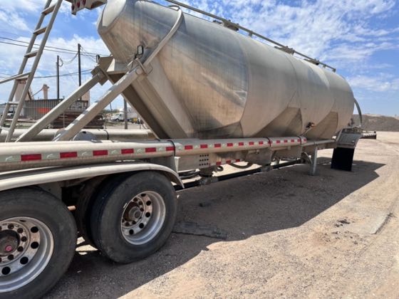 2015 Vantage P42-1000 pneumatic dry bulk cement trailer — photo 29