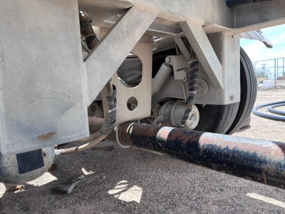 2015 Vantage P42-1000 pneumatic dry bulk cement trailer — photo 32