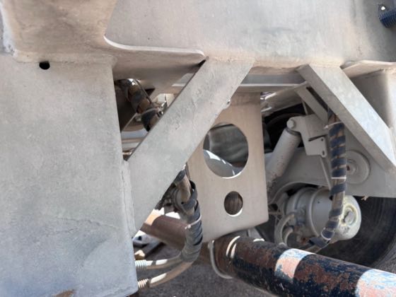 2015 Vantage P42-1000 pneumatic dry bulk cement trailer — photo 35